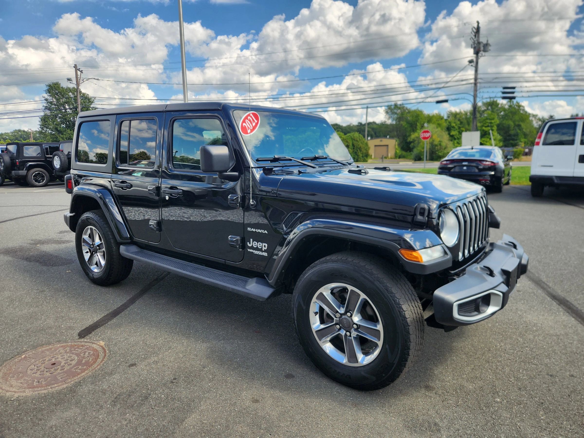 Used 2021 Jeep Wrangler Unlimited Sahara w/ Cold Weather Group image 18