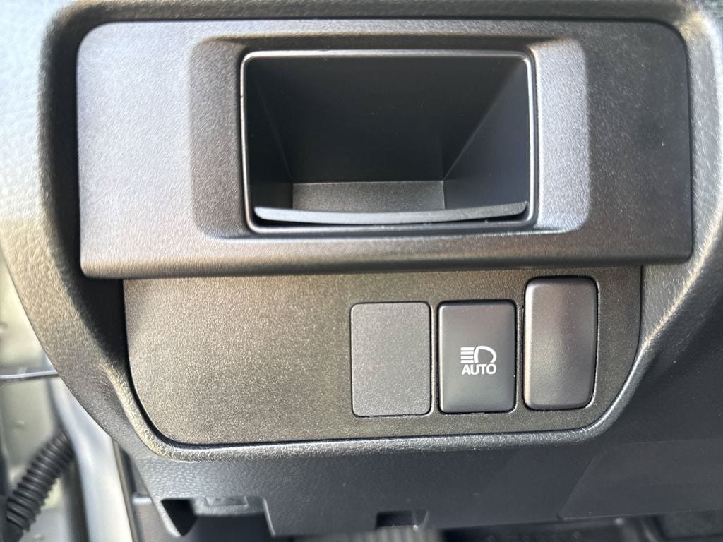 Used 2018 Toyota Tacoma SR5 AWD/4WD image 23