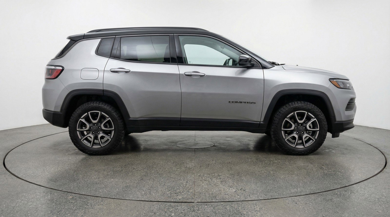 Used 2025 Jeep Compass Trailhawk image 11