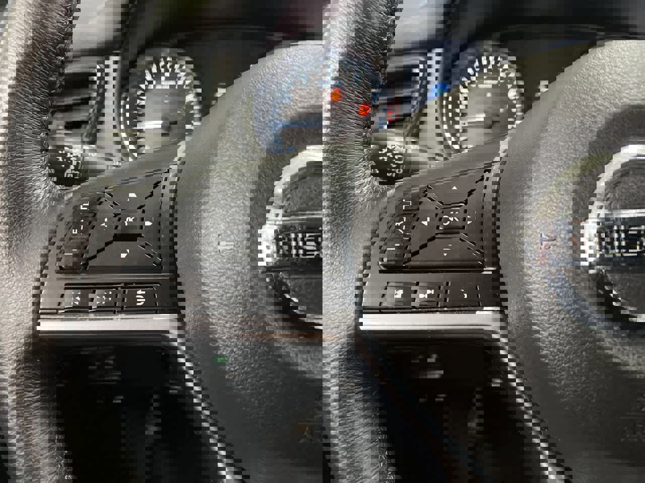 Used 2017 Nissan Rogue SL w/ SL Premium Package image 22