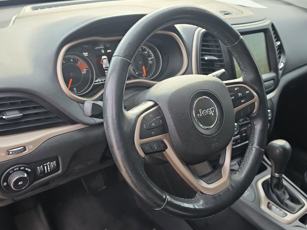 Used 2017 Jeep Cherokee High Altitude image 3