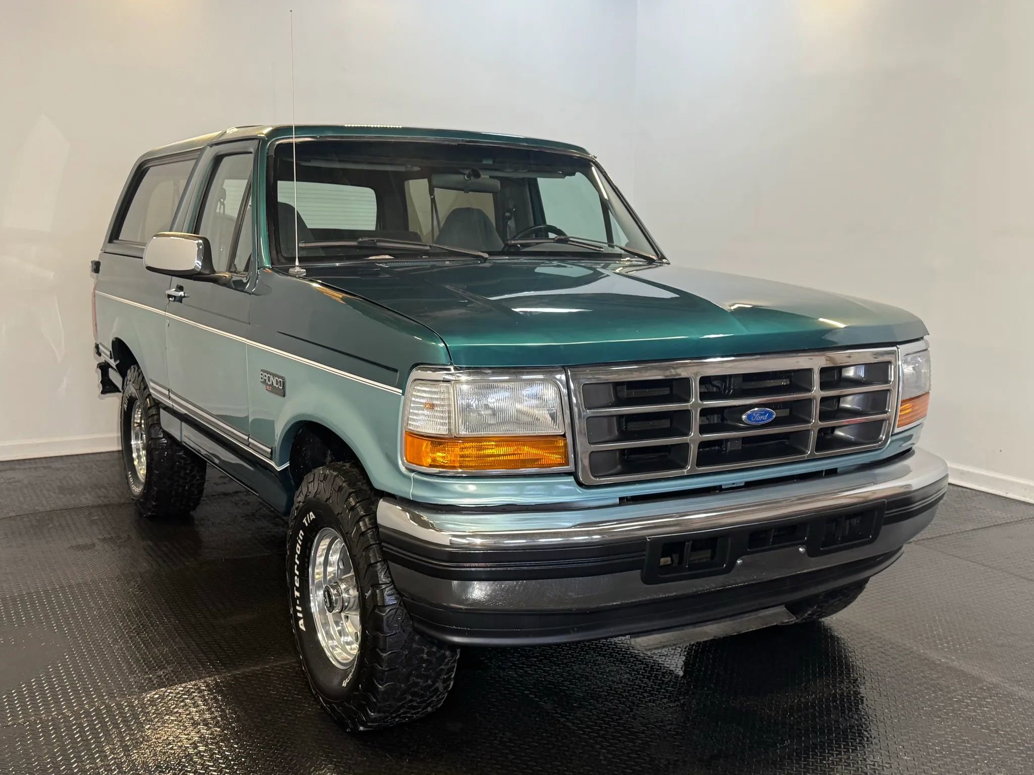 Used 1996 Ford Bronco AWD/4WD image 3