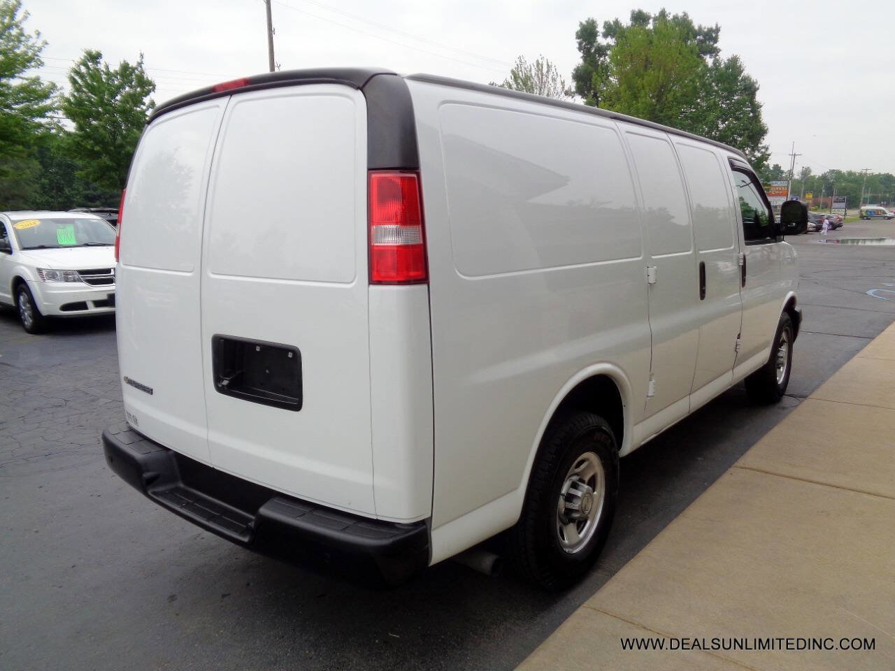 Used 2021 Chevrolet Express 2500 image 3