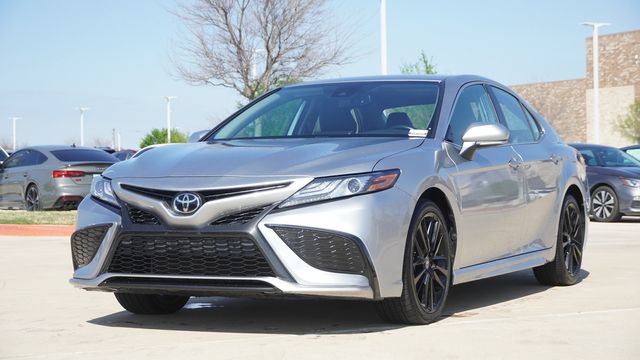 Used 2024 Toyota Camry XSE FWD image 3