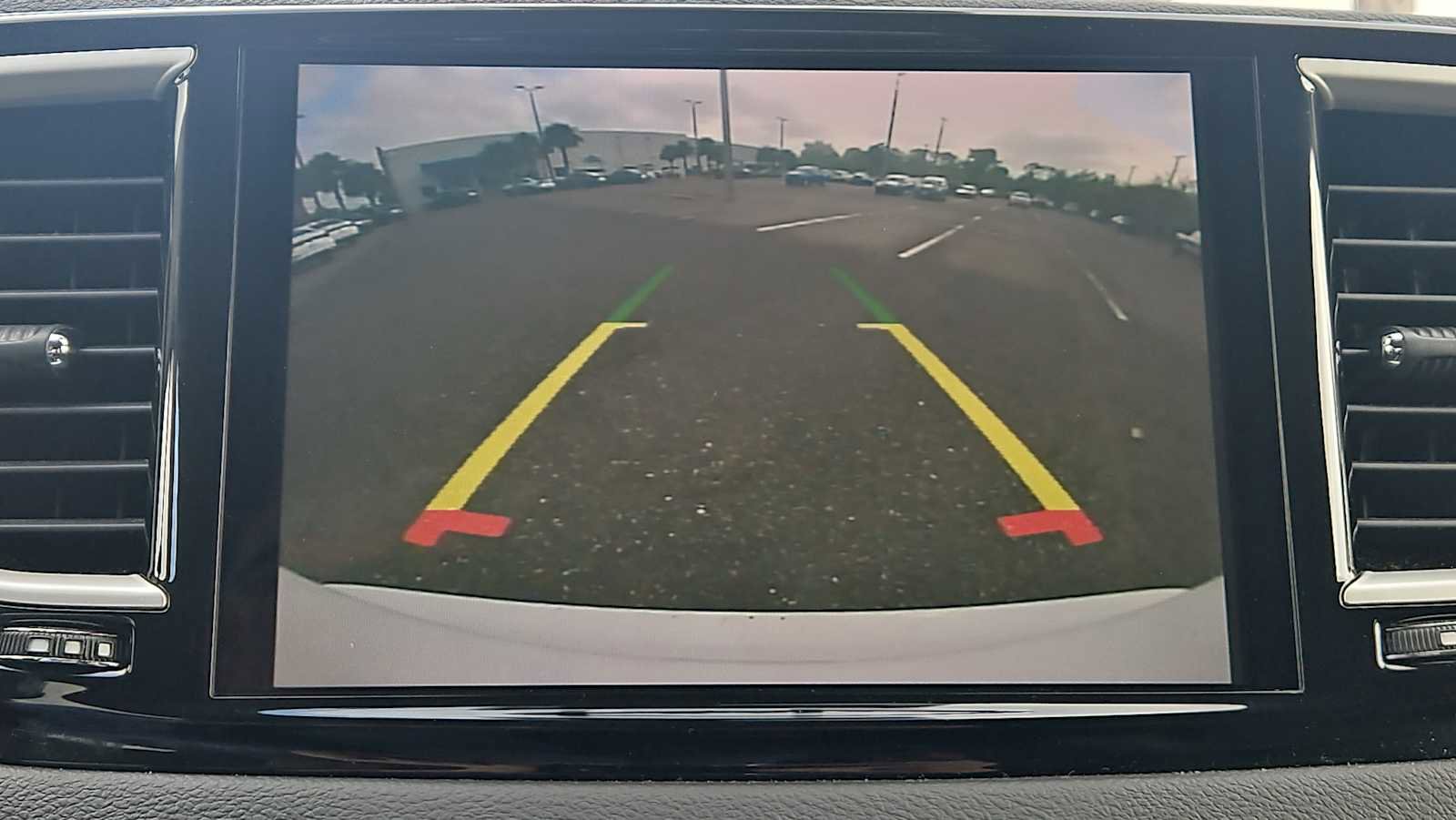 Used 2023 Chrysler Pacifica Touring-L image 23