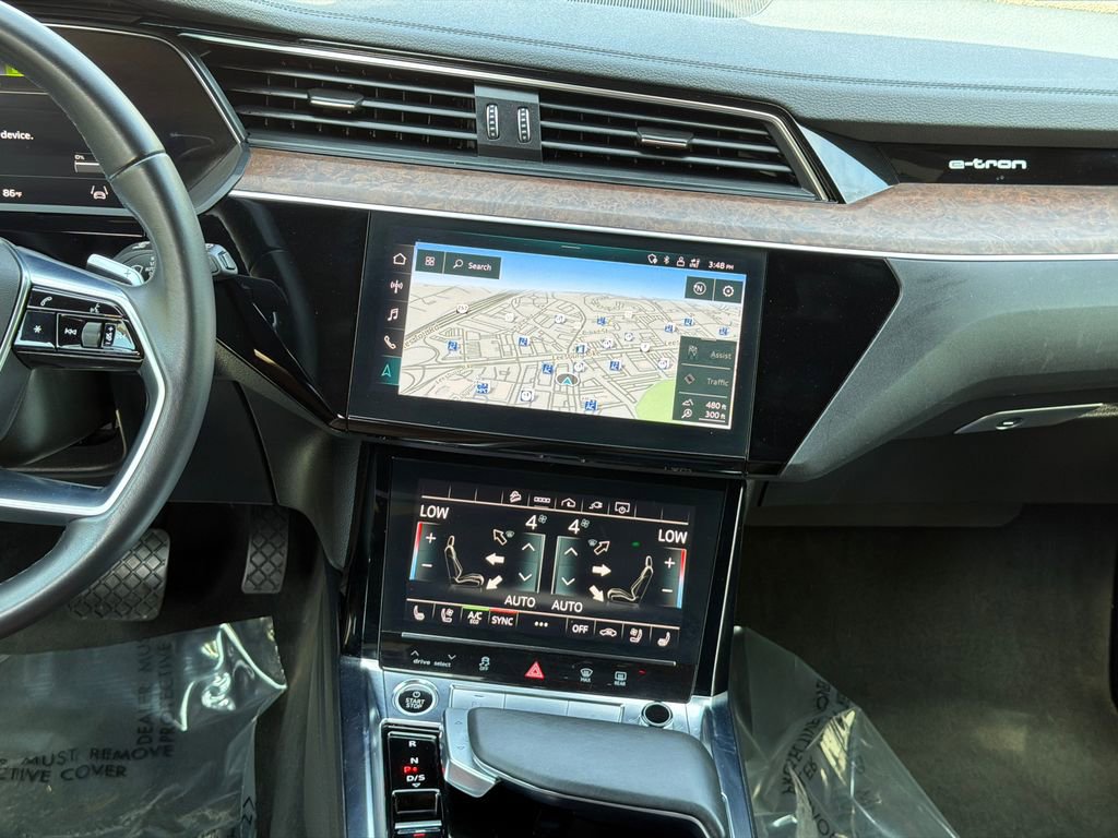 Used 2023 Audi e-tron Premium Plus w/ Premium Plus Package AWD/4WD image 19