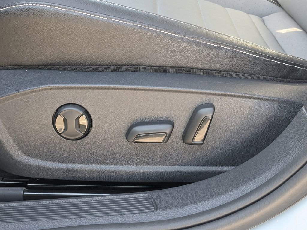 Used 2026 Volkswagen Jetta SE FWD image 18