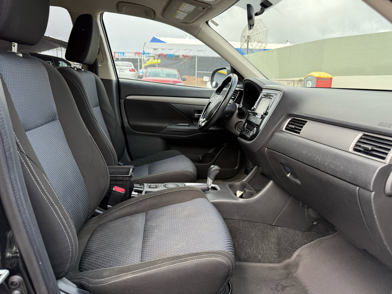 Used 2016 Mitsubishi Outlander SE image 14