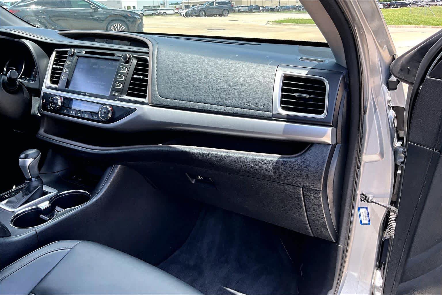 Used 2015 Toyota Highlander XLE FWD image 17