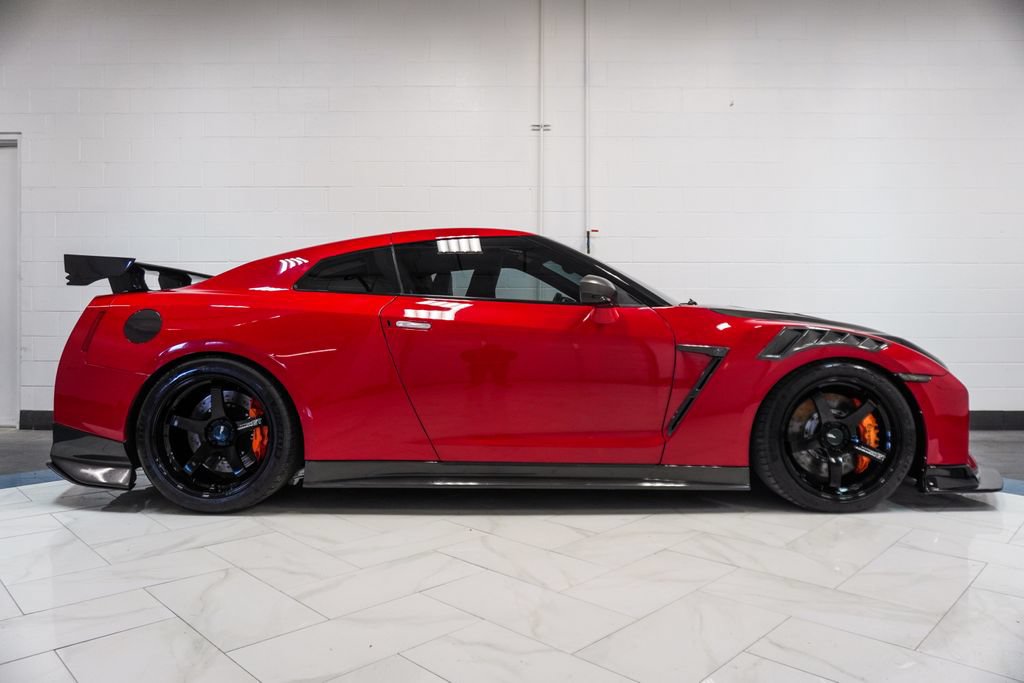 Used 2017 Nissan GT-R Premium AWD/4WD image 9