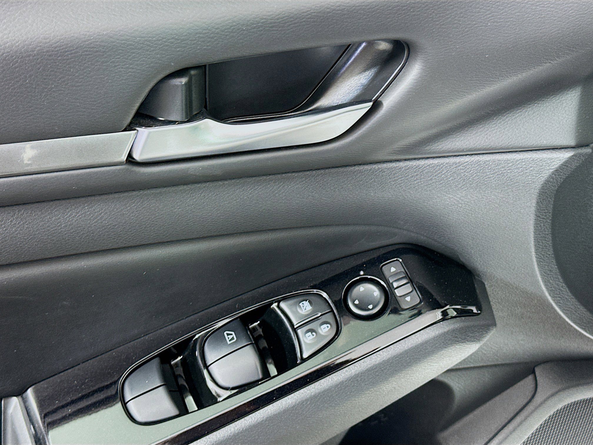 Used 2024 Nissan Altima 2.5 SR image 15