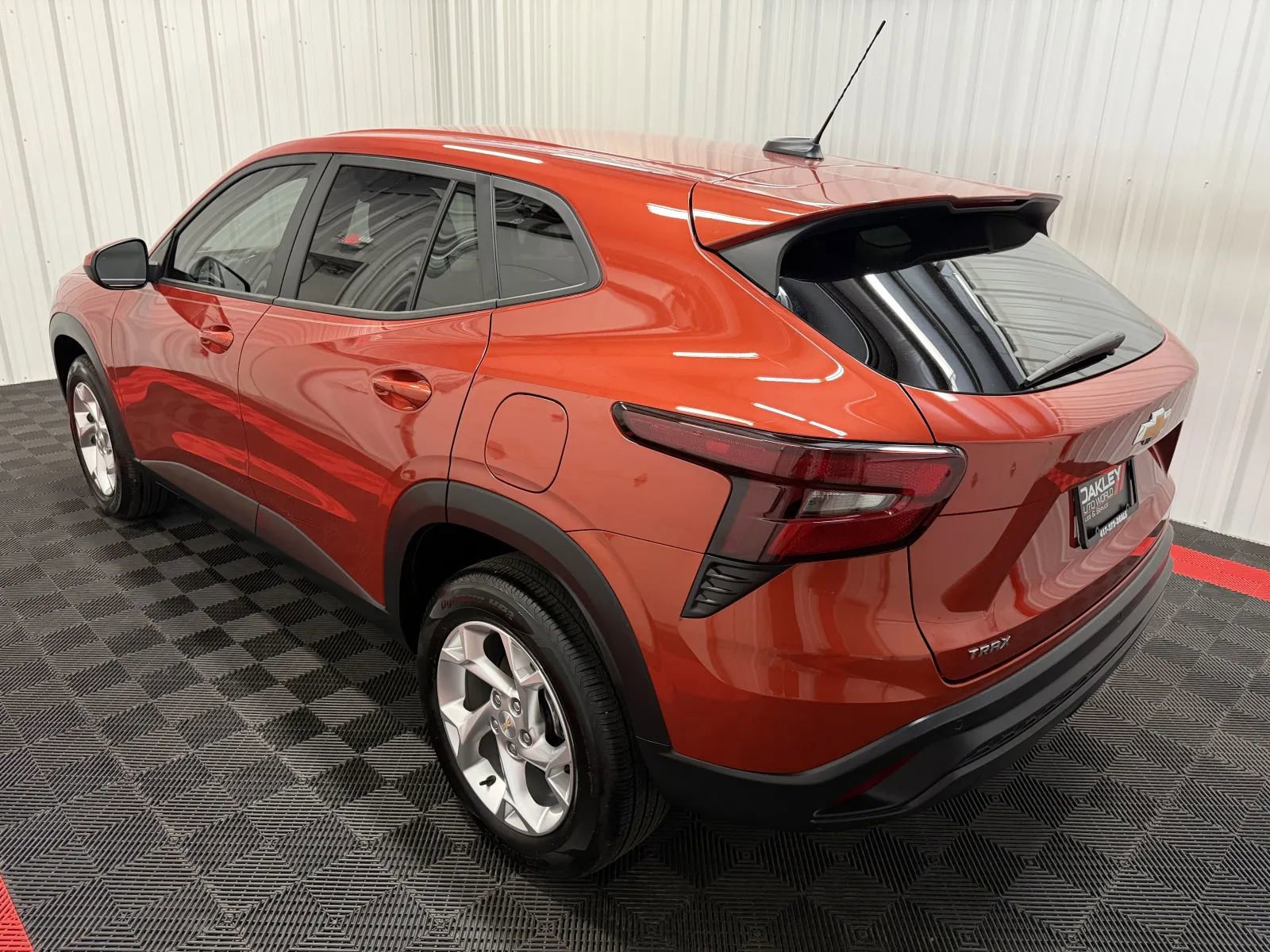 Used 2024 Chevrolet Trax LS w/ LS Convenience Package FWD image 2