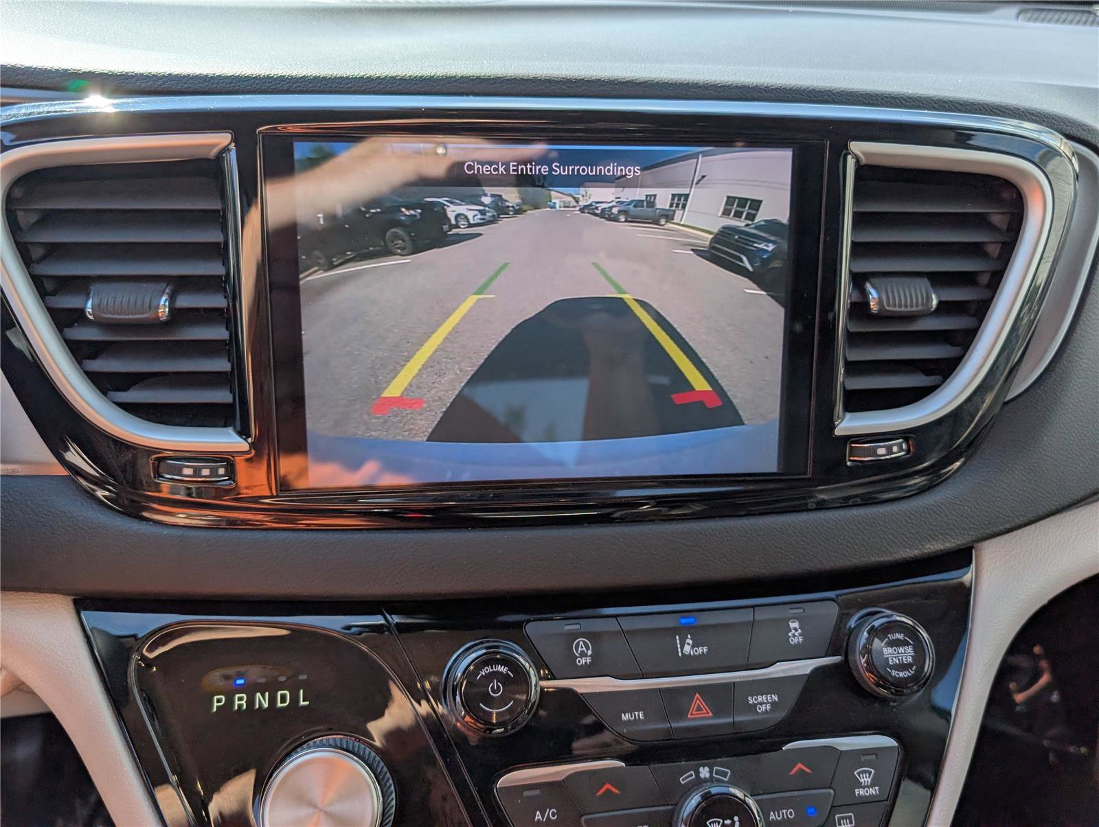 Used 2022 Chrysler Pacifica Touring-L FWD image 29
