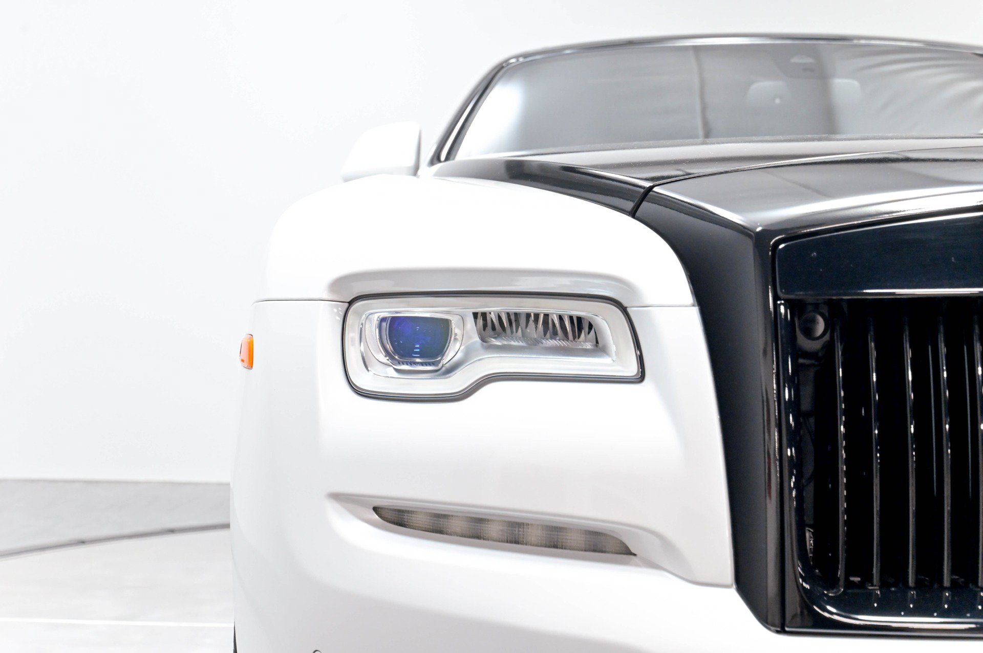 Used 2017 Rolls-Royce Dawn RWD image 49