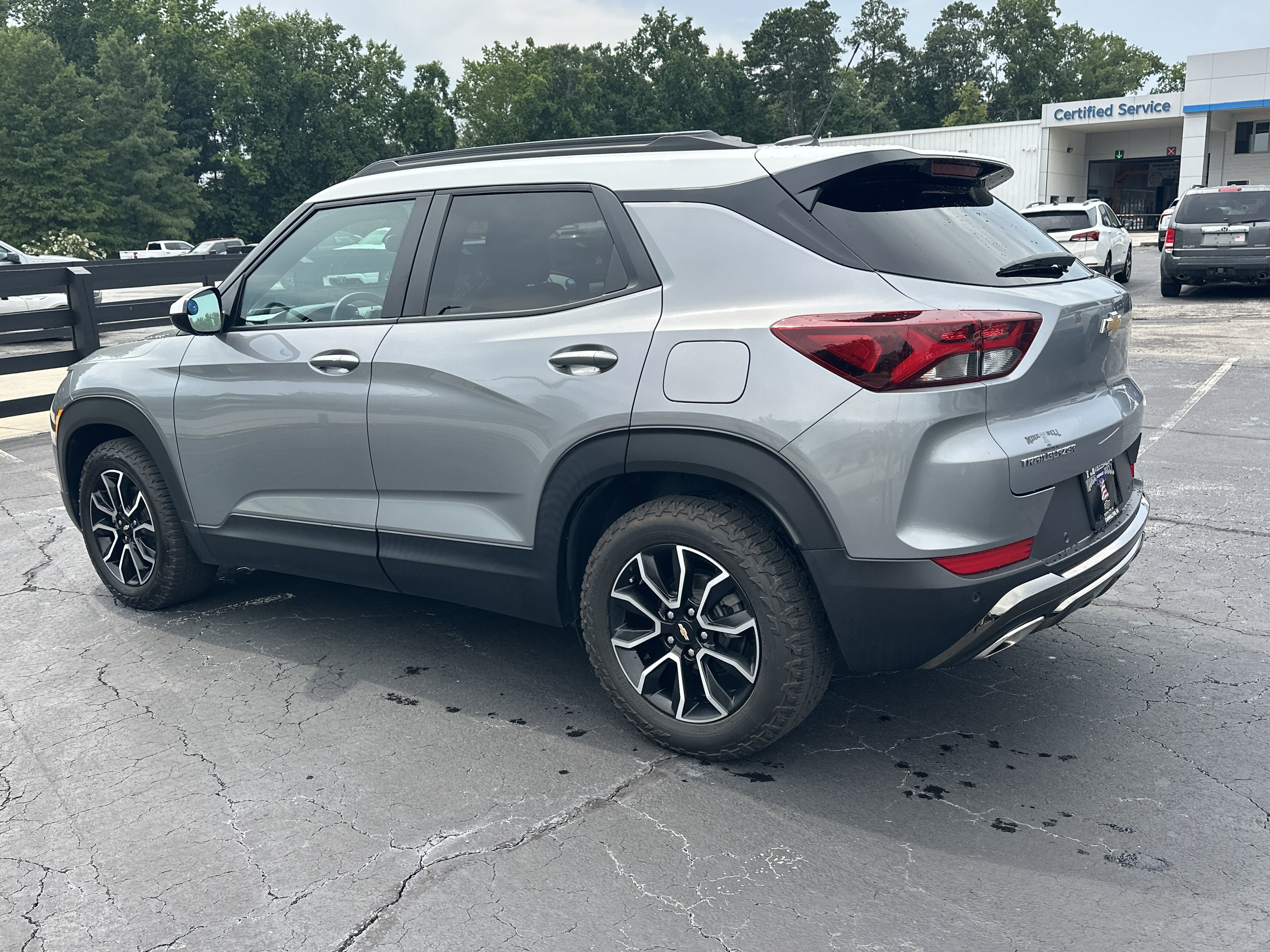 Used 2023 Chevrolet TrailBlazer ACTIV w/ Sun and Liftgate Package FWD image 6