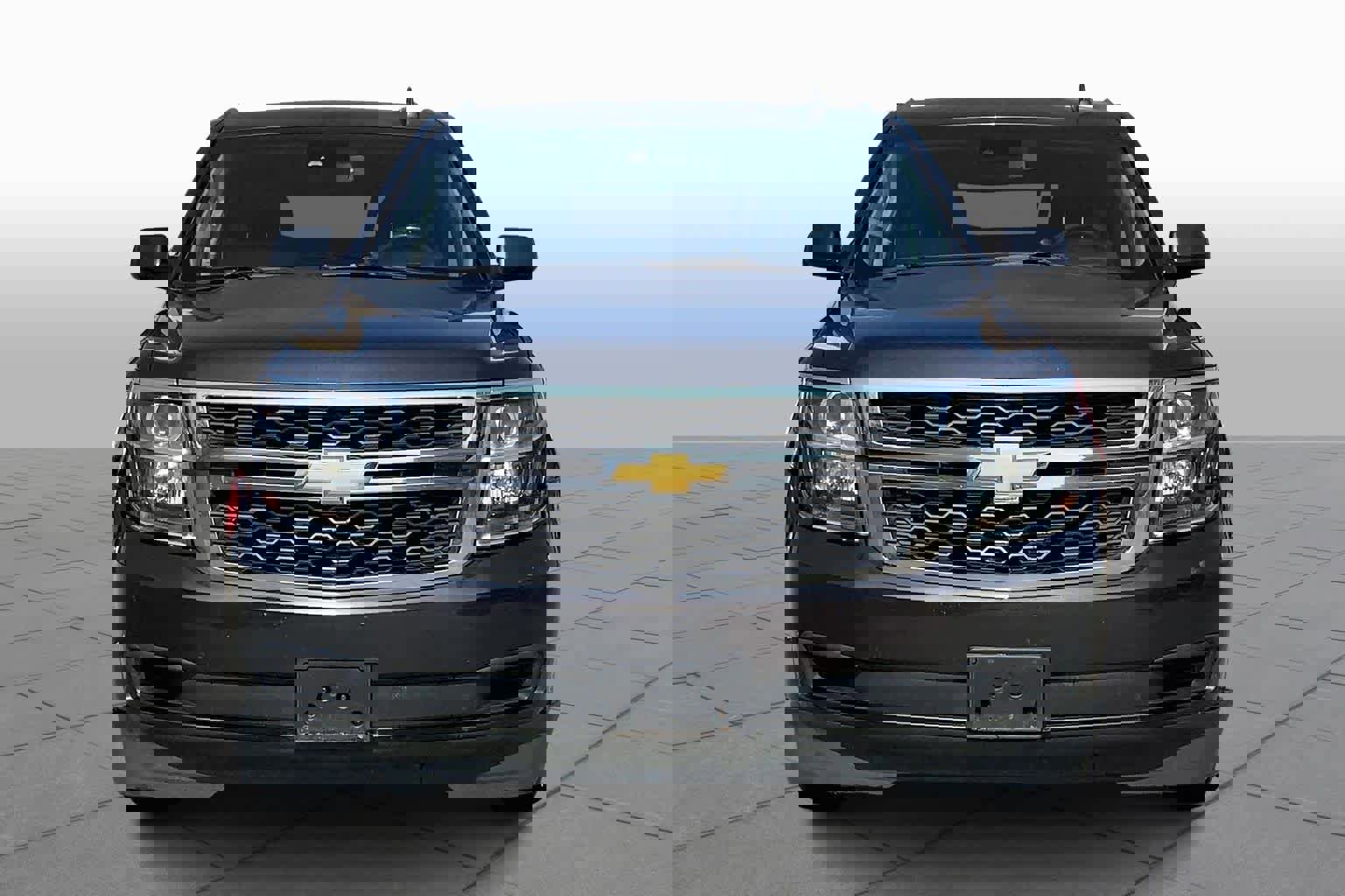 Used 2016 Chevrolet Suburban LT image 3