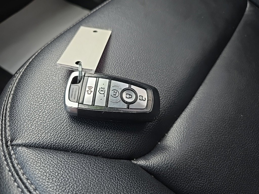 Used 2020 Ford Explorer XLT w/ Equipment Group 202A image 30