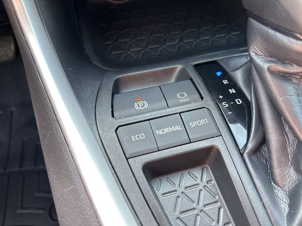 Used 2019 Toyota RAV4 XLE FWD image 23