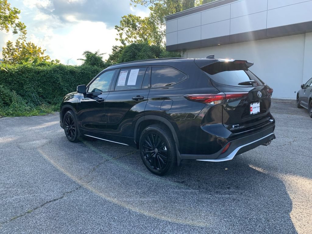 Used 2026 Toyota Highlander XSE AWD/4WD image 2