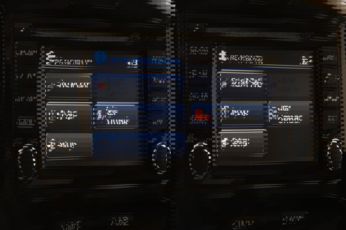 Used 2016 Nissan Juke SL image 28