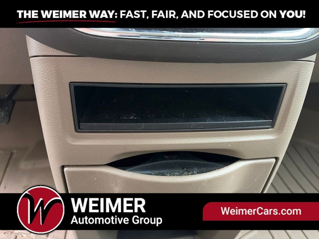 Used 2016 Chrysler Town & Country Touring-L FWD image 13