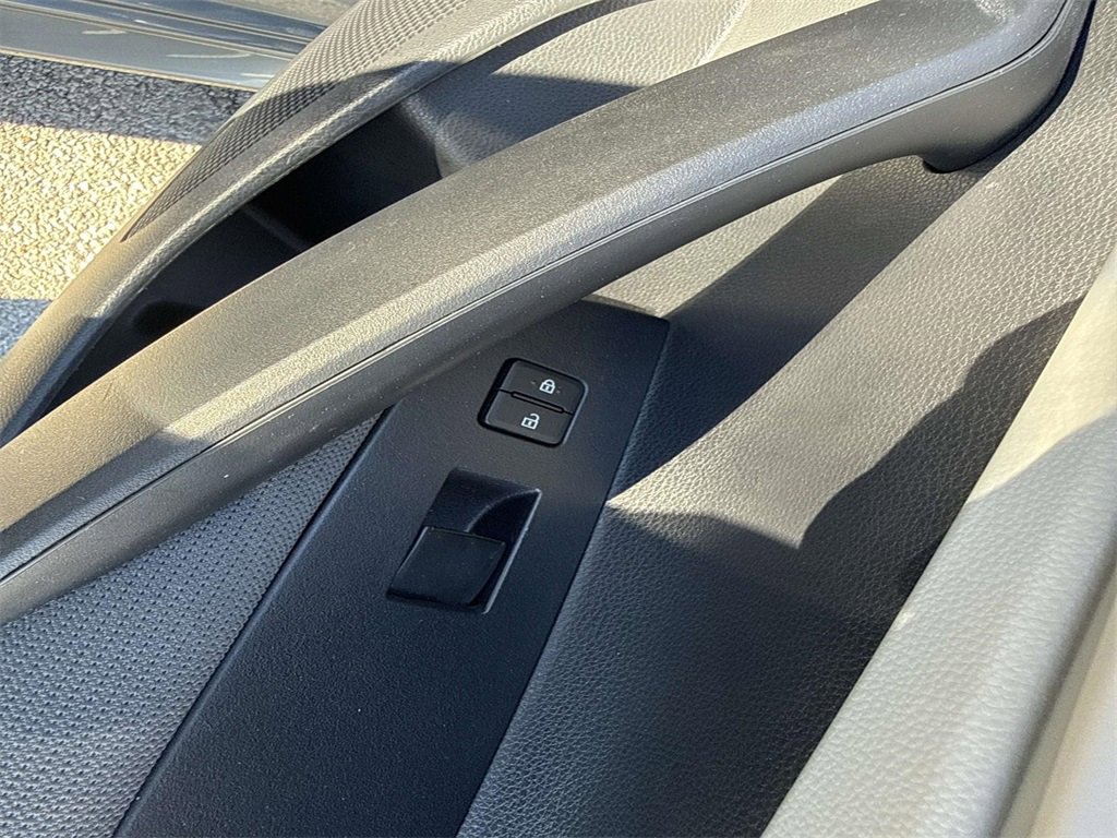 Used 2024 Toyota Corolla LE image 28