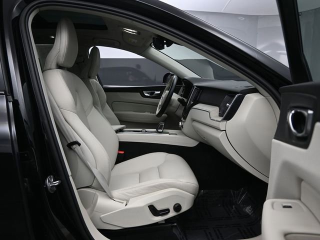Used 2023 Volvo XC60 B5 Plus w/ Protection Package Premier image 33