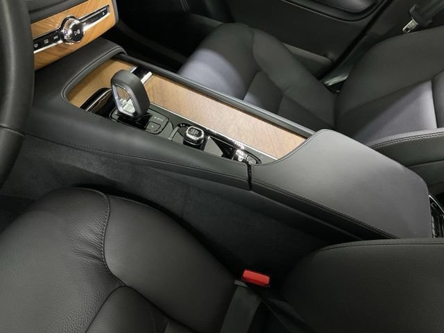 Certified 2025 Volvo XC90 B6 Plus w/ Protection Package Premier AWD/4WD image 17