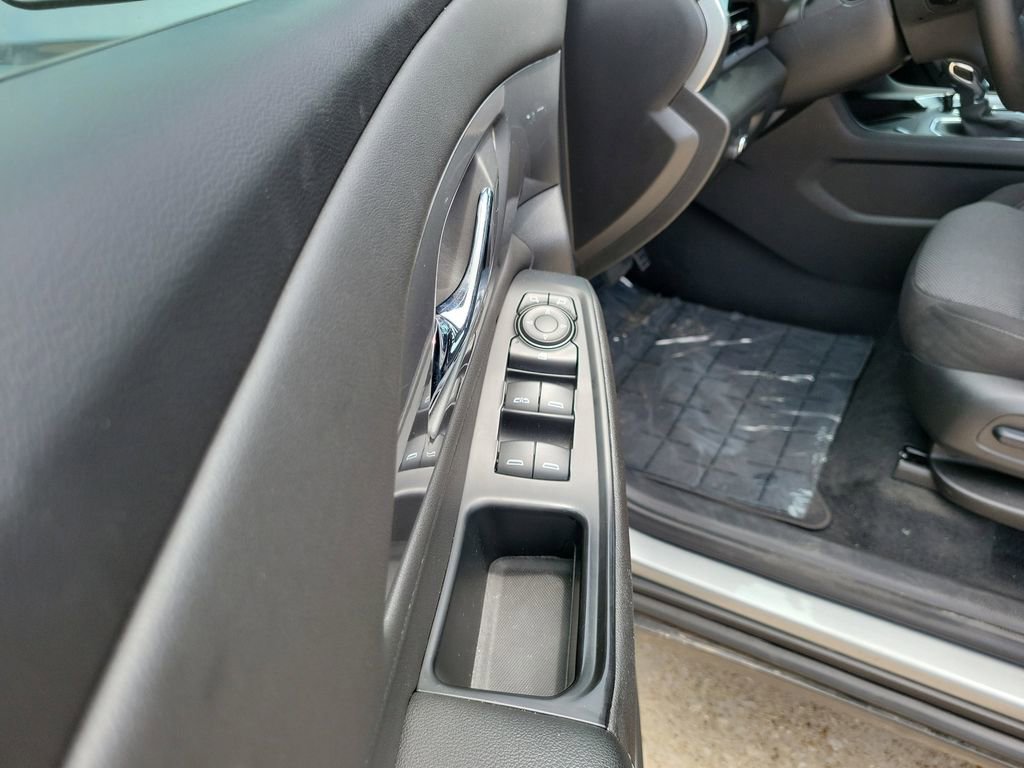 Used 2023 Chevrolet Traverse LT FWD image 14