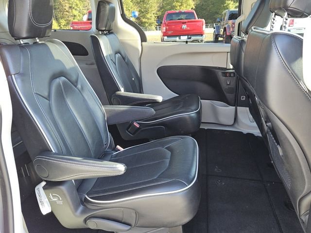 Used 2024 Chrysler Pacifica Limited image 14