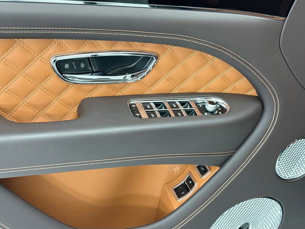 Used 2022 Bentley Bentayga image 22