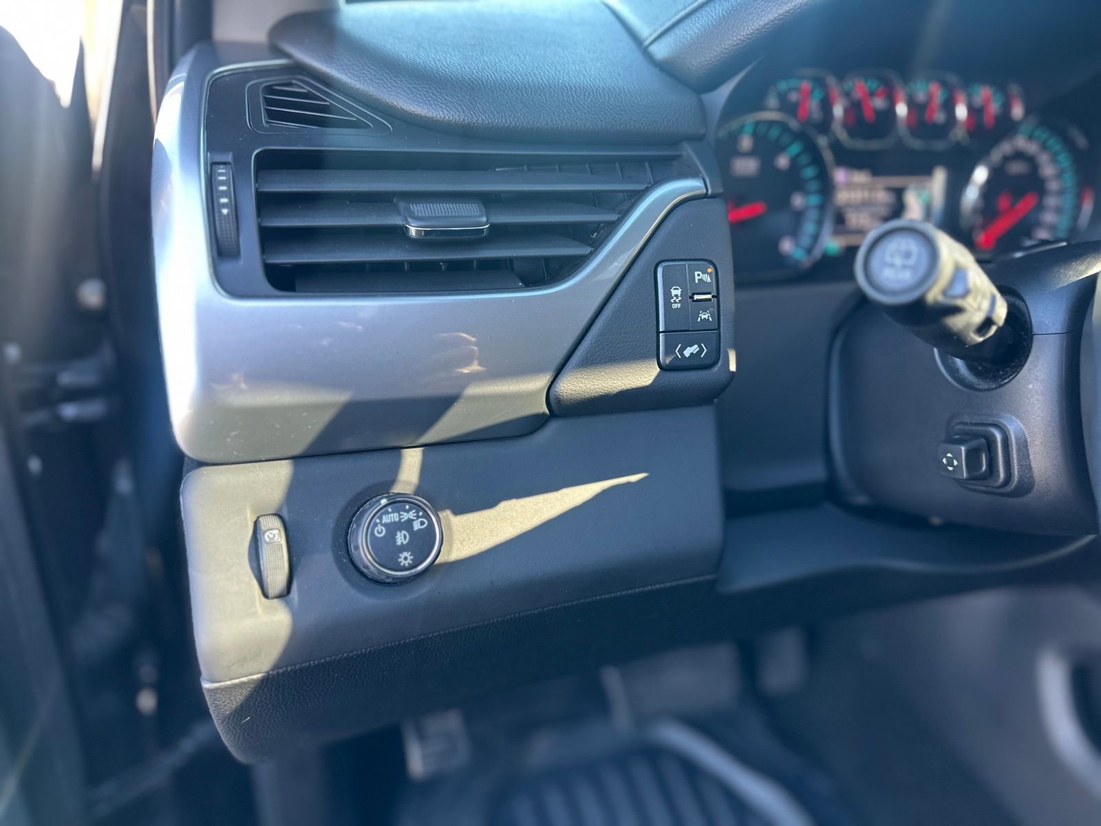 Used 2018 Chevrolet Tahoe LT w/ Texas Edition Package image 17