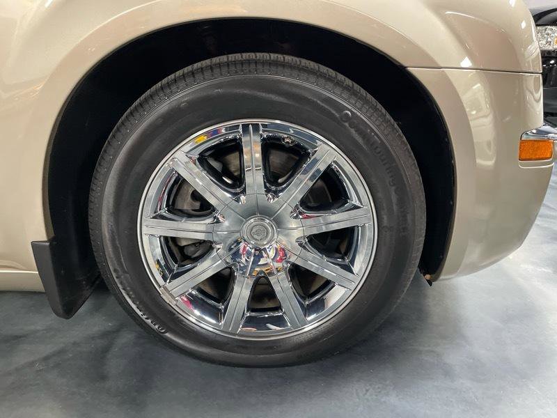 Used 2008 Chrysler 300 C w/ Sound Group II image 19