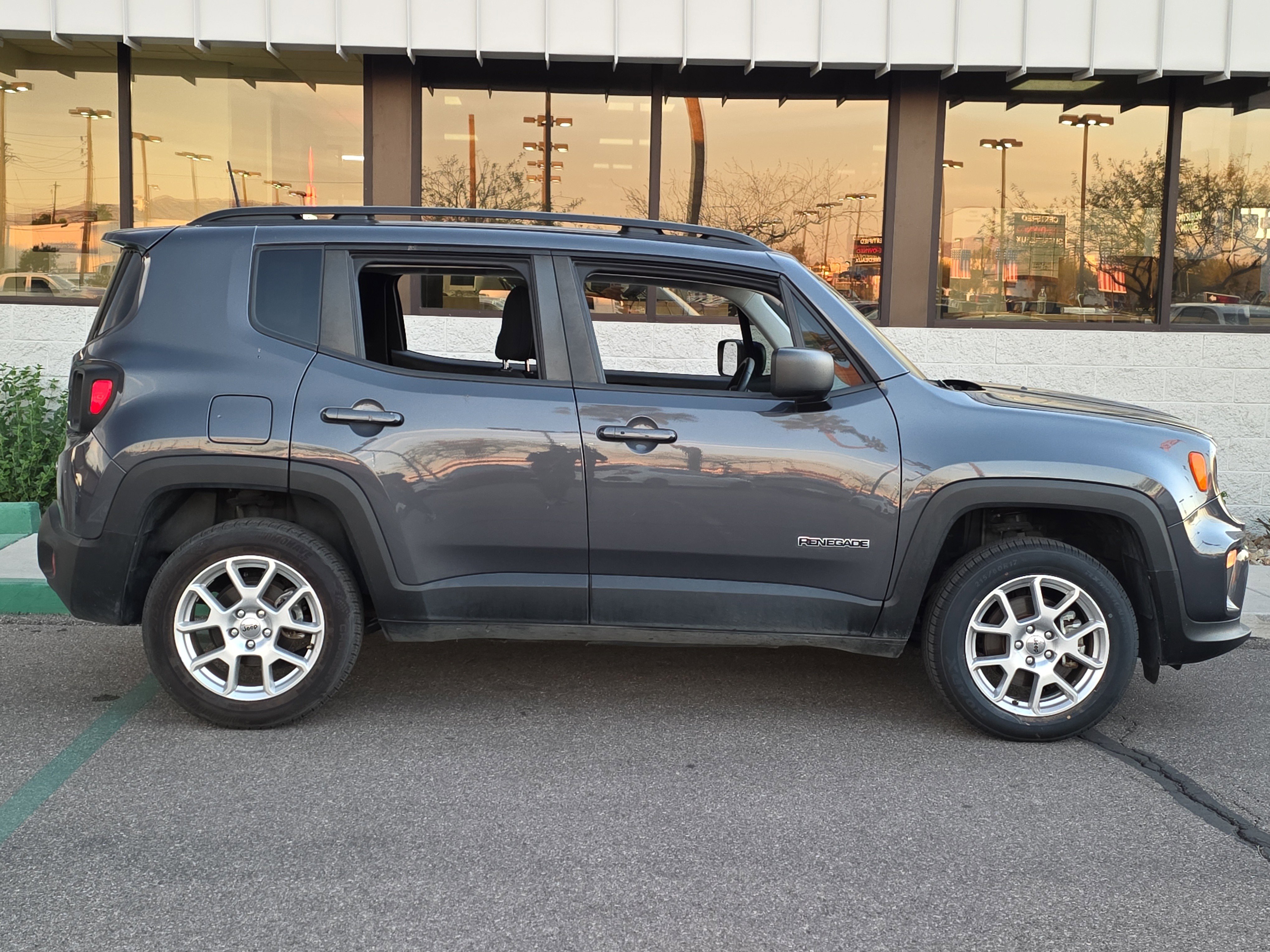 Used 2022 Jeep Renegade Latitude image 8