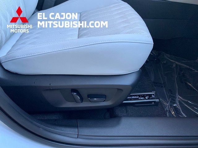 New 2026 Mitsubishi Outlander SEL FWD image 24