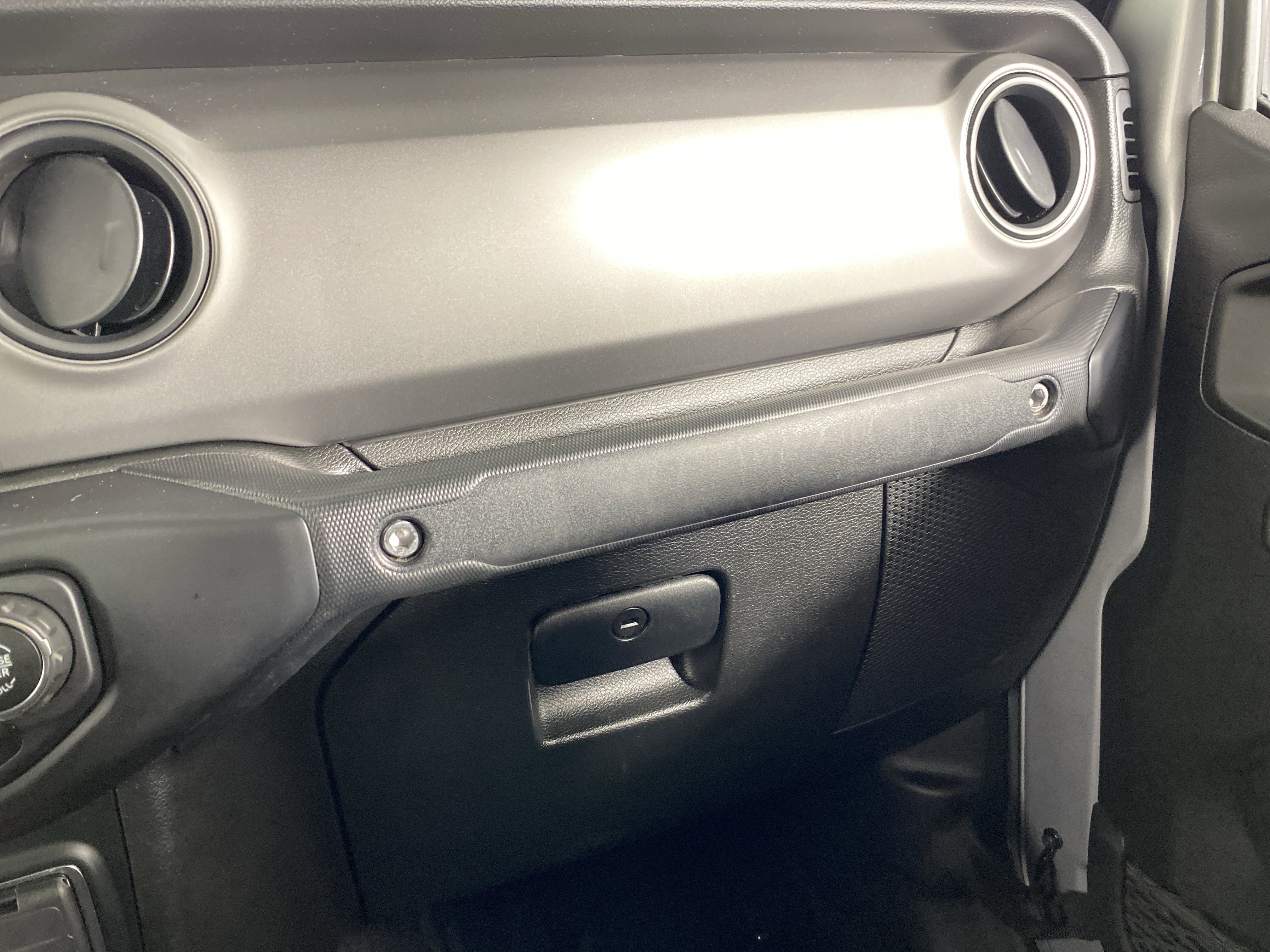 Used 2022 Jeep Gladiator Willys AWD/4WD image 31