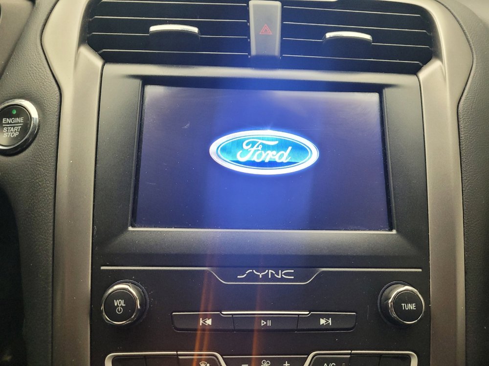 Used 2020 Ford Fusion SE image 25
