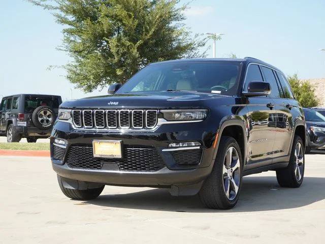 Certified 2023 Jeep Grand Cherokee Limited AWD/4WD image 3