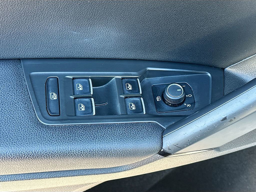 Used 2019 Volkswagen Tiguan SEL image 18