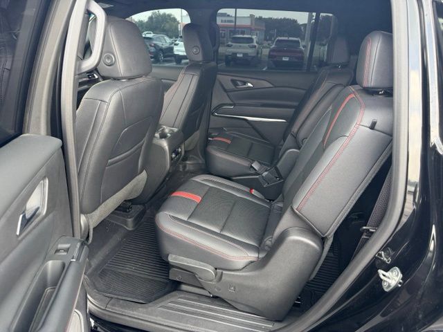 Used 2025 Chevrolet Traverse RS w/ LPO, Floor Liner Package FWD image 8
