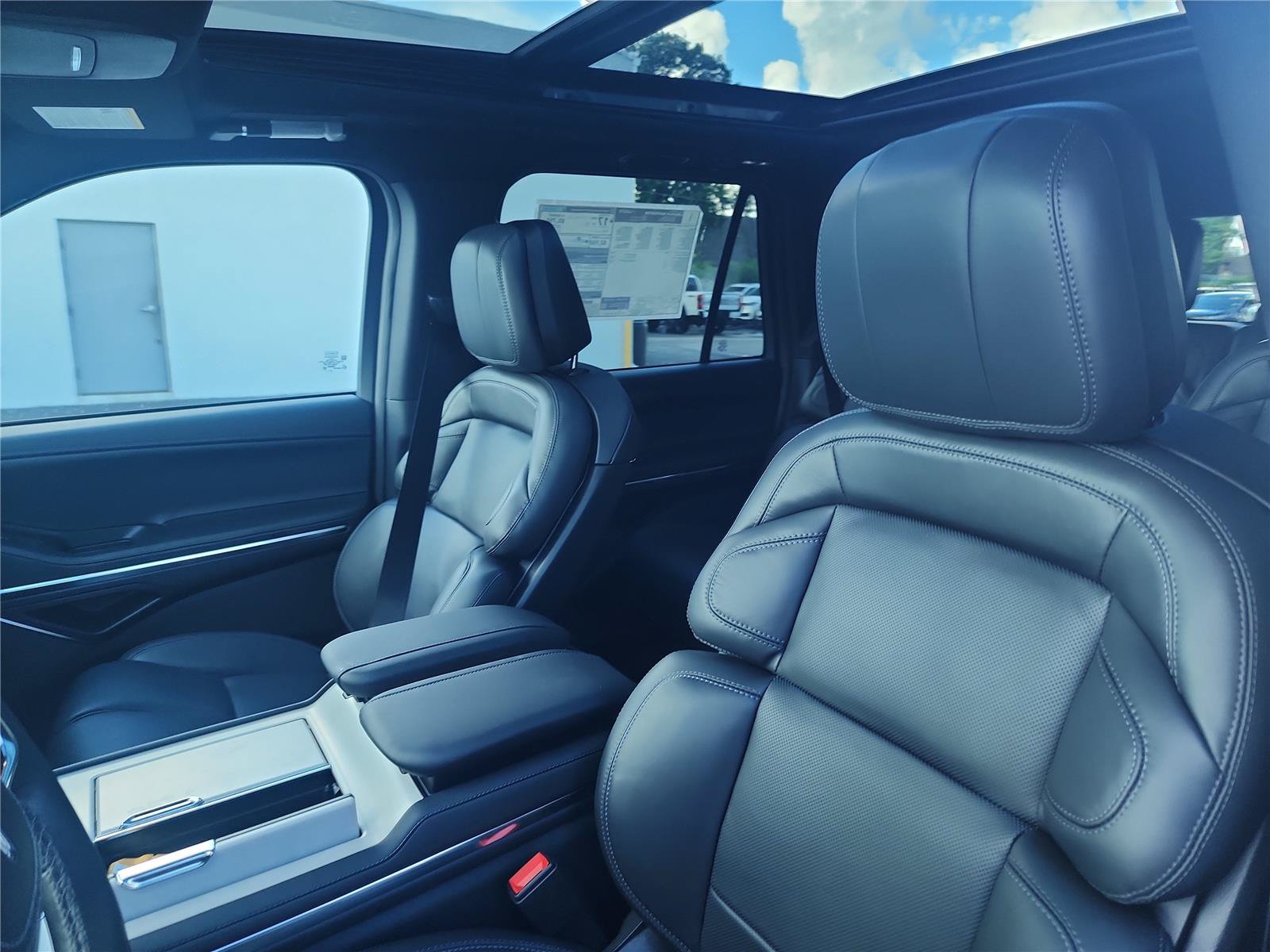 New 2027 Lincoln Navigator Reserve w/ Jet Appearance Package AWD/4WD image 15