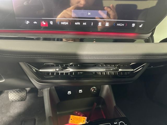 Used 2025 Audi Q6 e-tron Premium Plus image 23