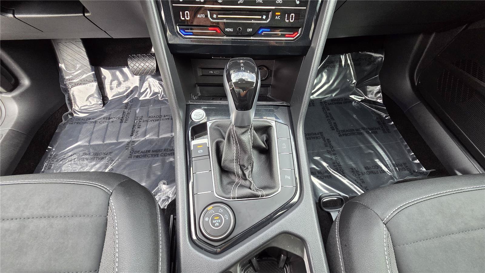 Certified 2025 Volkswagen Taos SE AWD/4WD image 24