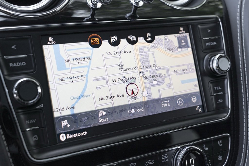 Used 2018 Bentley Bentayga image 31