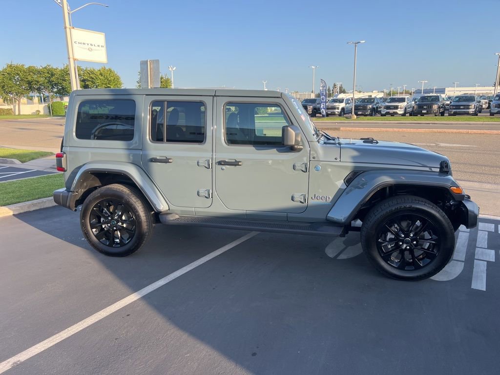 Used 2025 Jeep Wrangler Unlimited Sahara AWD/4WD image 14