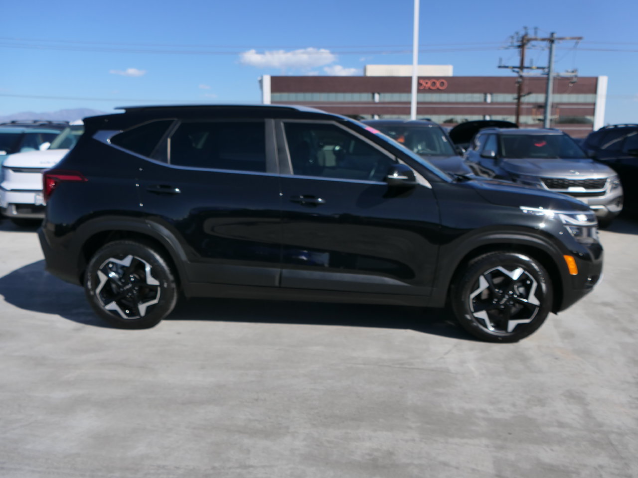 Certified 2024 Kia Seltos EX FWD image 2