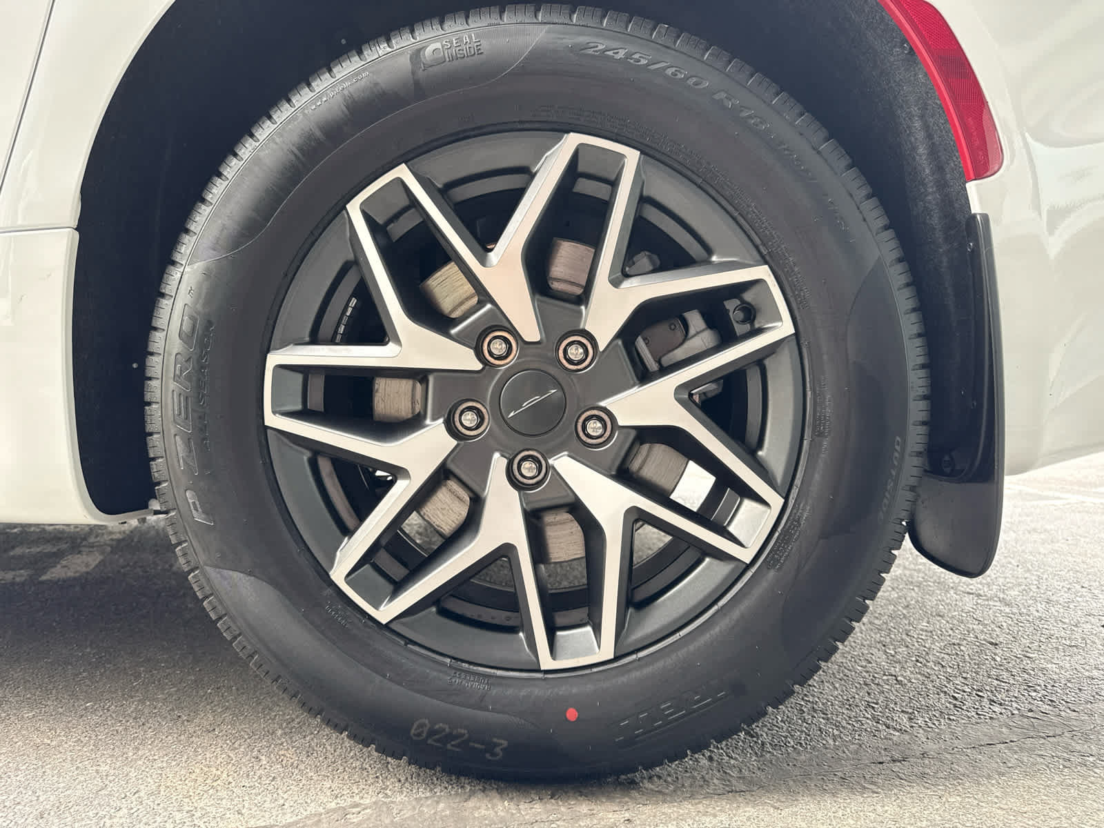 New 2027 Chrysler Pacifica Limited AWD/4WD image 8