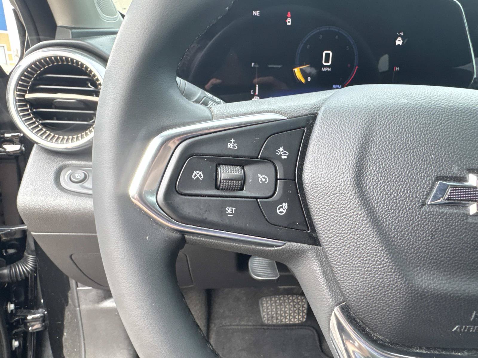 Used 2025 Chevrolet Trax ACTIV w/ Sunroof Package FWD image 24
