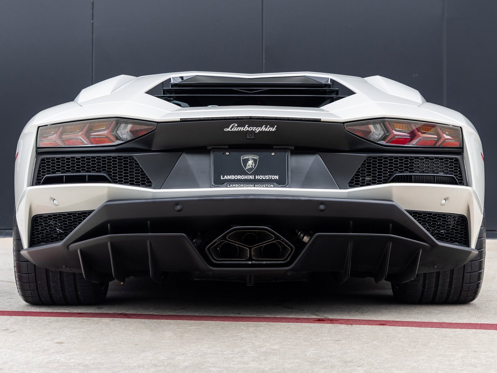 Used 2018 Lamborghini Aventador S image 8