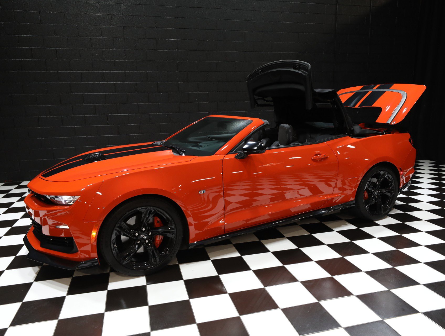 Used 2020 Chevrolet Camaro SS RWD image 11